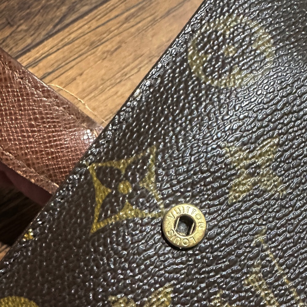 AUTHENTIC Louis Vuitton wallet. Monogram pattern. - Picture 13 of 16
